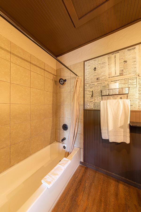 -Pet Friendly- Miners Cabin #6 - King Bed With Private Balcony Tombstone Eksteriør billede