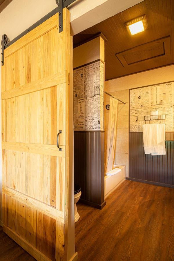 -Pet Friendly- Miners Cabin #6 - King Bed With Private Balcony Tombstone Eksteriør billede
