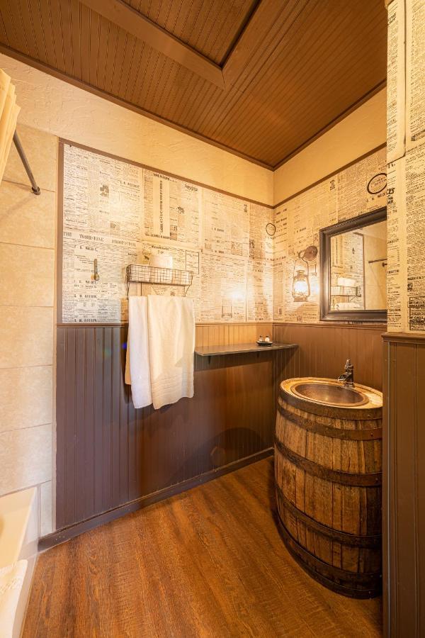-Pet Friendly- Miners Cabin #6 - King Bed With Private Balcony Tombstone Eksteriør billede